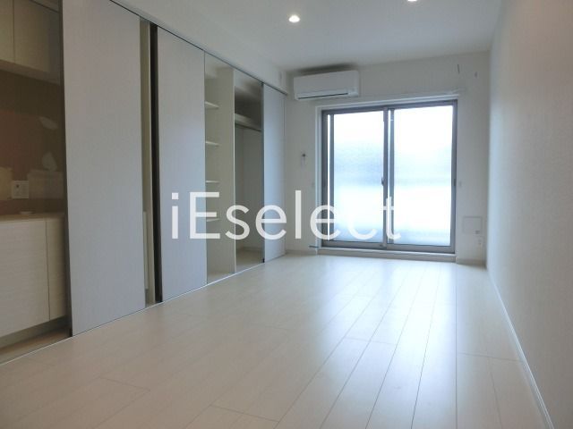 居室・リビング　縦長の居室8.8帖で使い勝手良いです。ネット無料で毎月のコ…