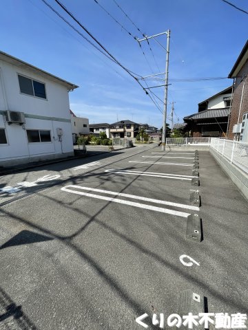 駐車場　駐車場があるので、車を買う予定の方も安心です