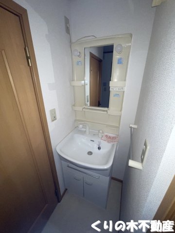 洗面設備　脱衣スペースもあります