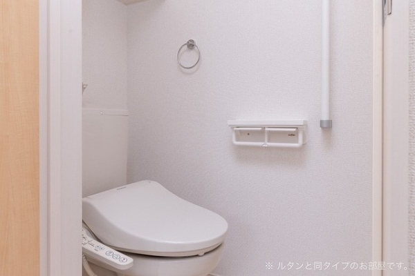トイレ　※参考写真　同建築メーカー施工の同間取完成他物件のものです。