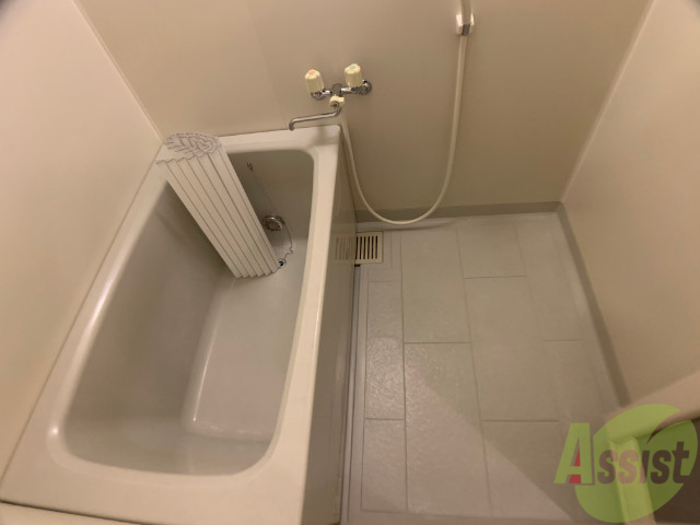 バス・シャワールーム　バスルームはこちらです。広々としてゆったり休めます。