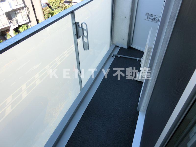 バルコニー　バルコニーからの眺めを楽しみながら食事をしませんか