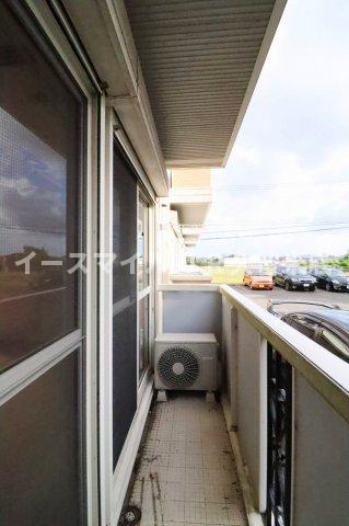 バルコニー　外からの目が気にならないバルコニーで洗濯物が干せます