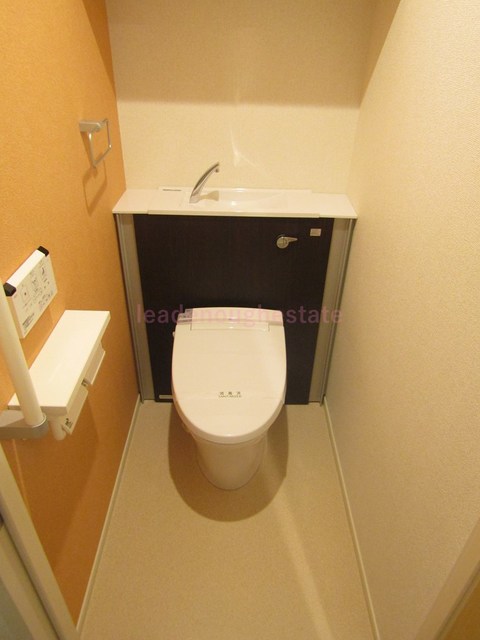地下鉄中央線 緑橋駅 徒歩7分 12階建 築7年のトイレ写真