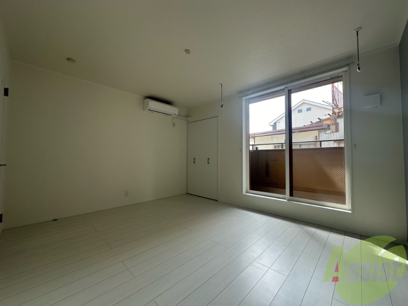 居室・リビング　きれいな洋室が広がっていて居心地が良さそうですね。