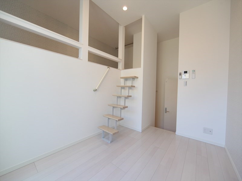 居室・リビング　洋室6帖　上階ロフト6.2帖（収納でもお部屋でも使えます）