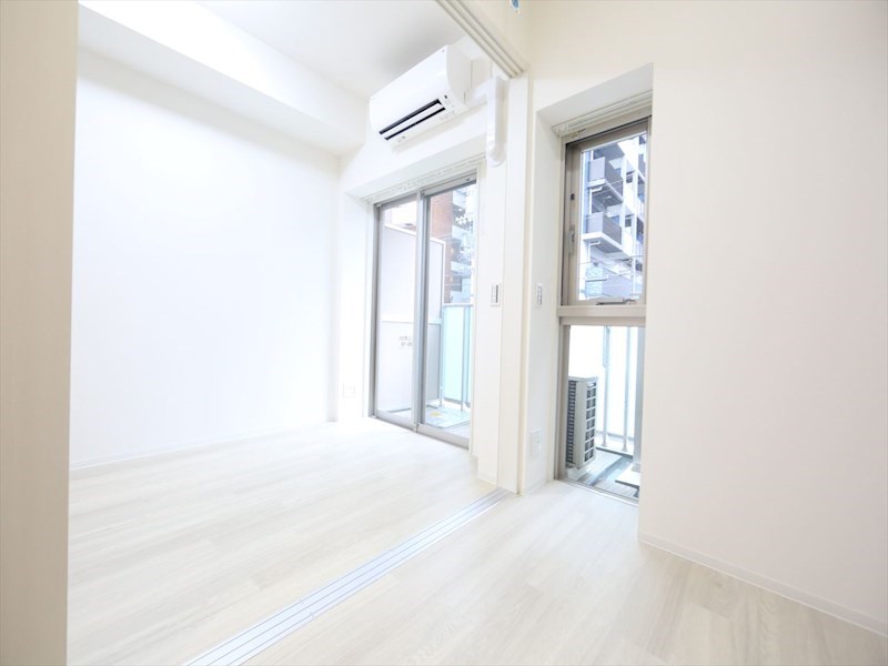 その他　ＤＫ5.8帖　洋室2.6帖　エアコン完備　バルコニー