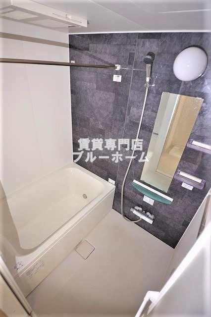バス・シャワールーム　追い焚き、浴室乾燥機付きです！
