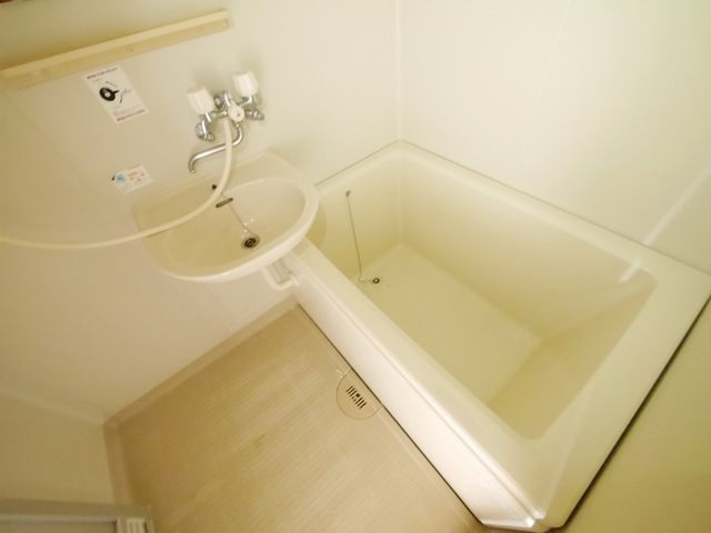 バス・シャワールーム　※別部屋参考写真です