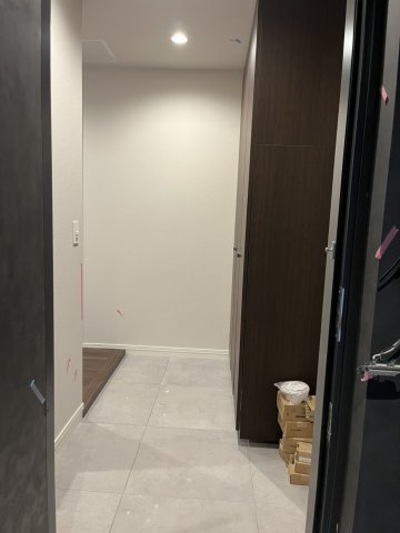 玄関　共有部分には便利なエレベーター・宅配ボックス付き♪