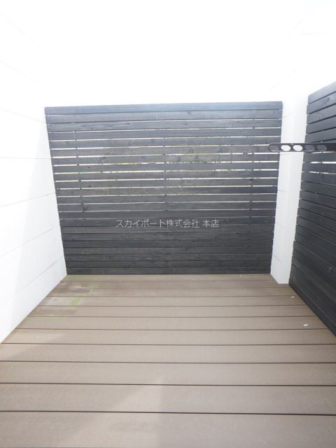 バルコニー　ウッドデッキ