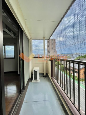 バルコニー　お洗濯にも便利なバルコニー付き