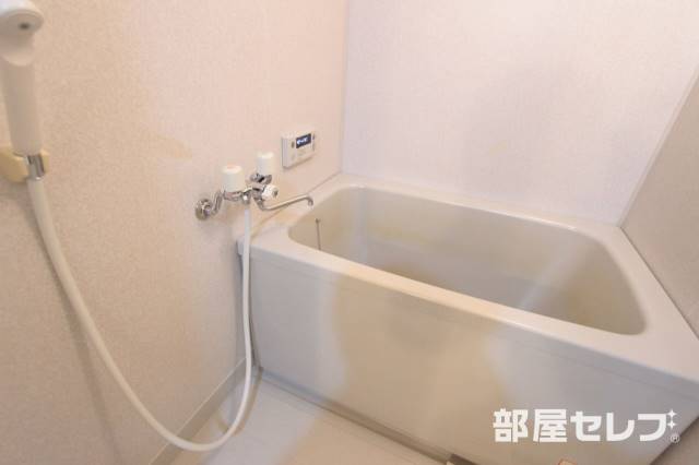 バス・シャワールーム　ゆったりバスルームです