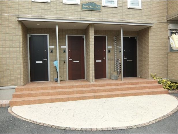 エントランス　ネット無料。落ち着いたエントランスです