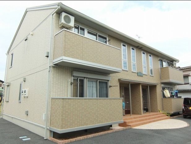 建物外観　ネット無料。シャルマン・ピースの外観です