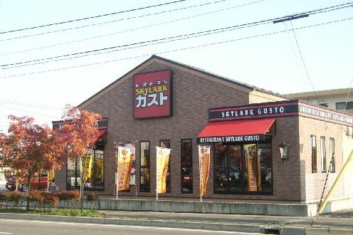 飲食店　ガスト八戸類家店（飲食店）まで400m