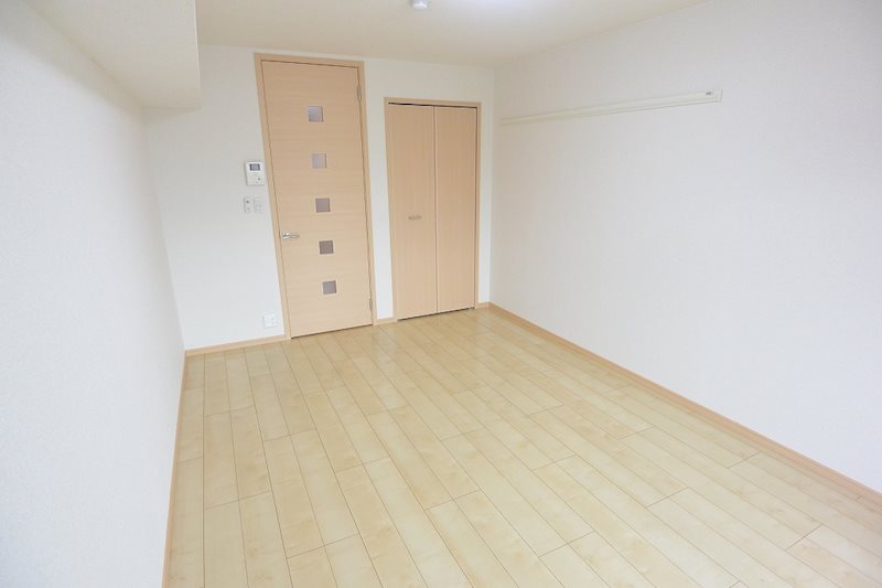 居室・リビング　フローリング仕上げ