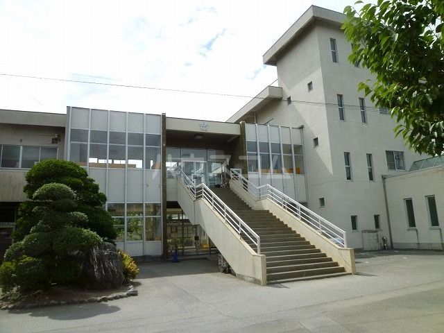 小学校　大泉町立西小学校（小学校）まで995m