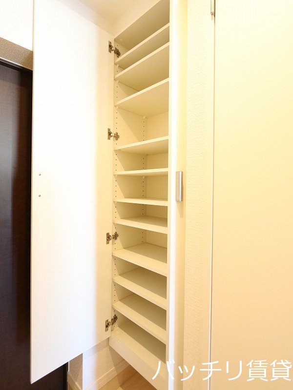 玄関　別号室イメージの為、現状を優先致します