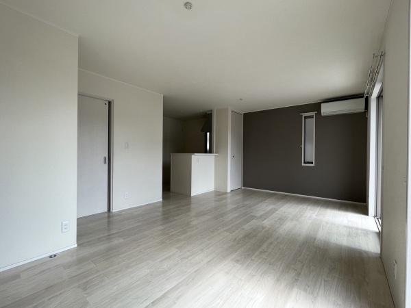 居室・リビング　明るいリビングダイニング！