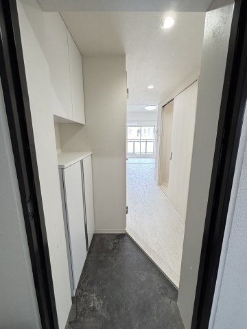 玄関　別部屋の同じタイプのお写真です。