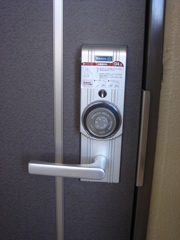 セキュリティ　カードキーシステム採用（玄関扉画像）