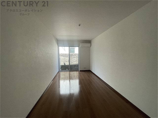 居室・リビング　エアコン付きで快適に過ごせます♪