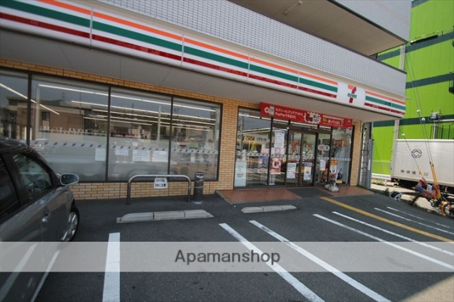 コンビニ　セブンイレブン（コンビニ）まで890m