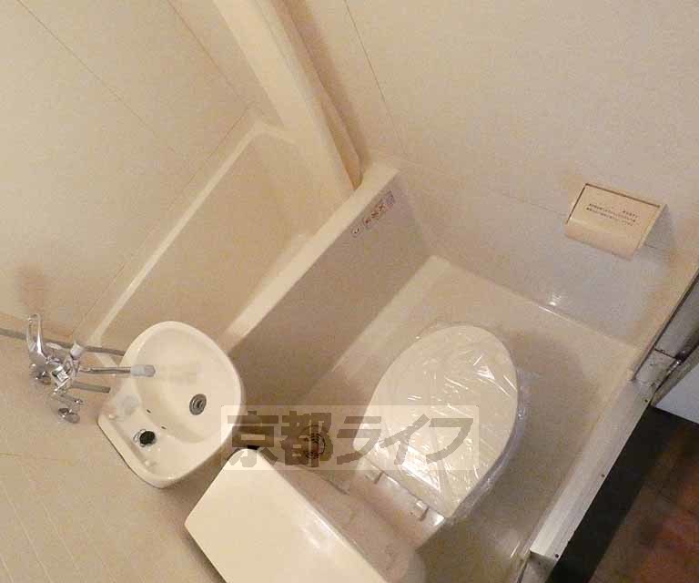 バス・シャワールーム　バスルームです