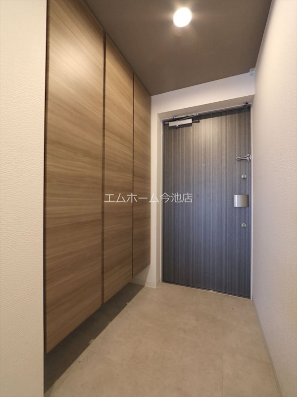 玄関　玄関　シューズボックス充実