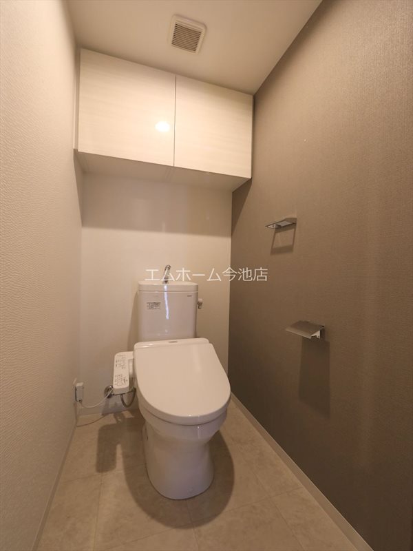 トイレ　温水洗浄便座付トイレ