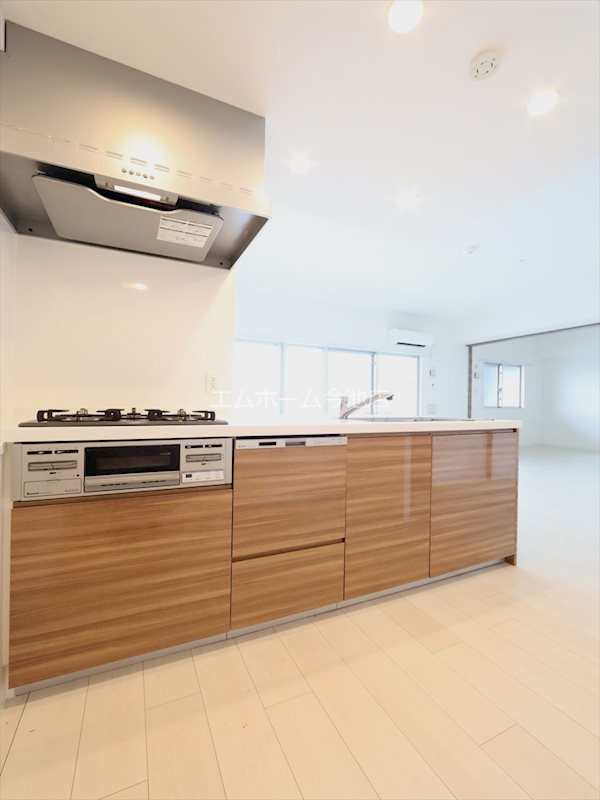 キッチン　システムキッチン（ガス3口グリル付）食洗器カウンターキッチン