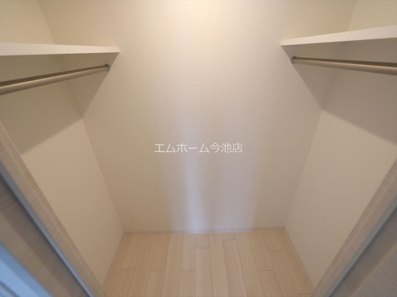 収納　洋室7.5帖　ウォークインクローゼット（収納充実しています）