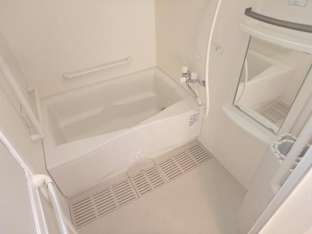 バス・シャワールーム　★追い焚き機能付きバス★