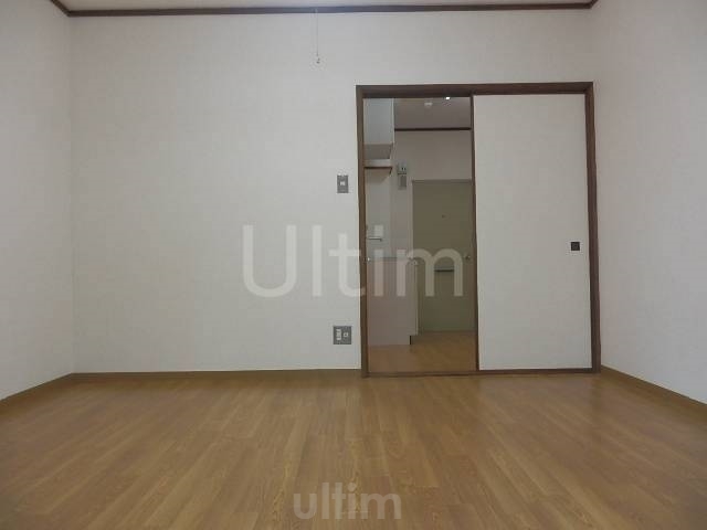 居室・リビング　室内