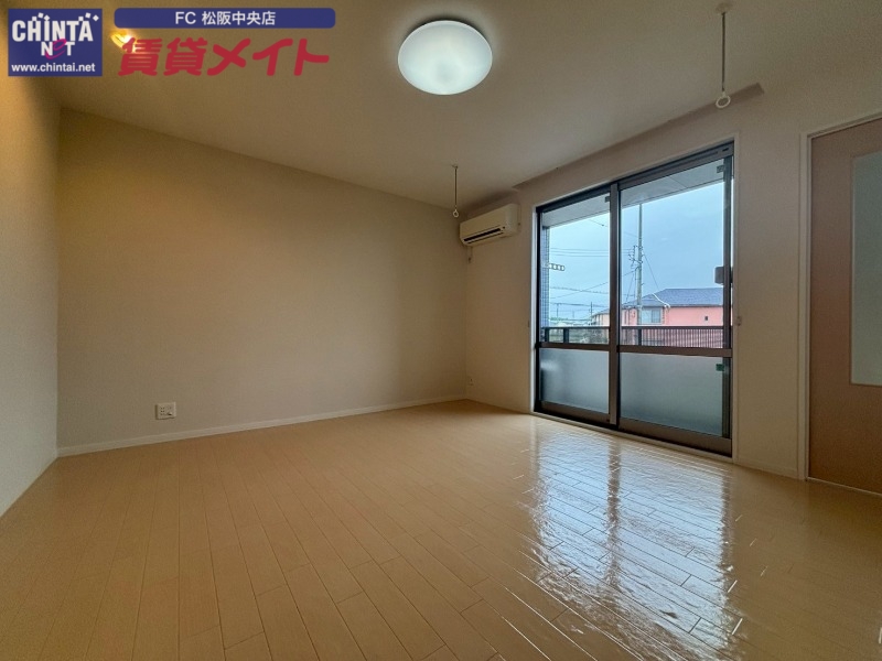 居室・リビング　反転タイプ参考写真