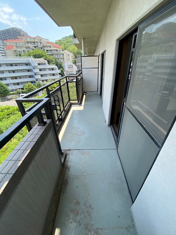 バルコニー　お洗濯にも便利なバルコニー付き