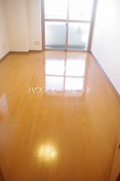 居室・リビング　8.2帖の洋室です。※参考画像
