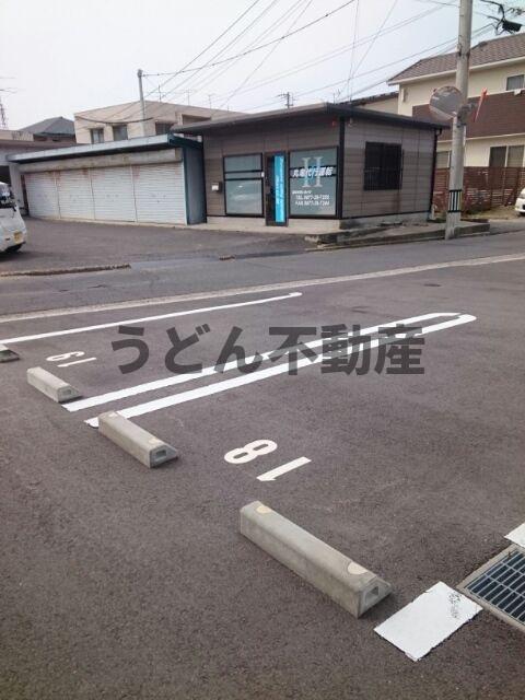 駐車場　うどん県のお部屋探しはうどん不動産へ うどんちゃんとLINE