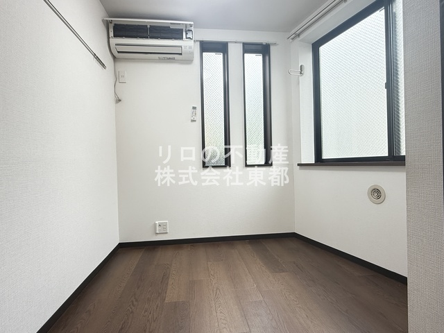 居室・リビング　南向きの２面採光♪明るく風通しのよいお部屋です☆