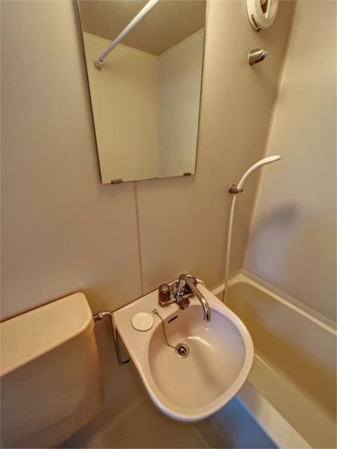 洗面設備　別部屋参考写真です