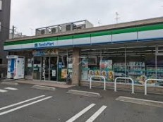 コンビニ　ファミリーマート 川崎川中島二丁目店（コンビニ）まで305m