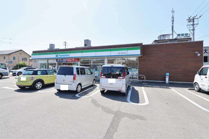 コンビニ　ファミリーマート徳島八万町大坪店（コンビニ）まで1108m