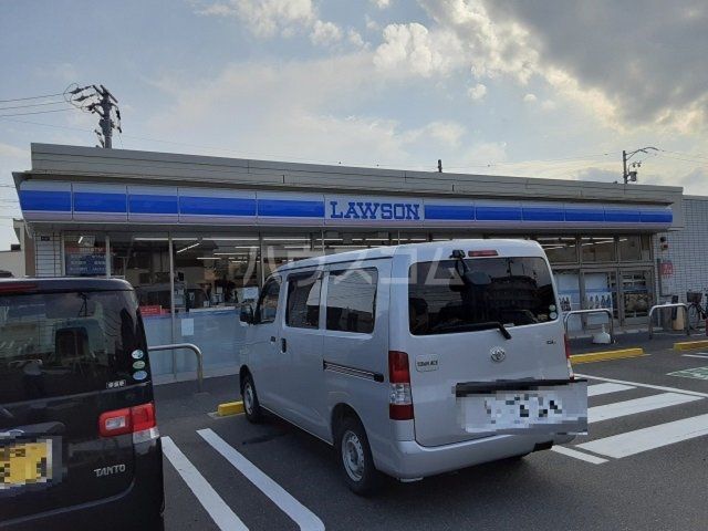 コンビニ　ローソン 四日市赤堀一丁目店（コンビニ）まで600m