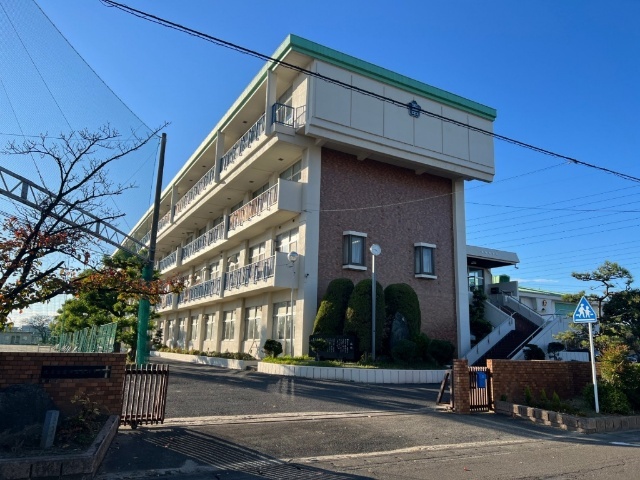 中学校　北名古屋市立天神中学校（中学校）まで1121m