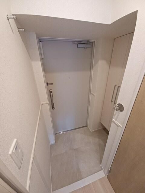 玄関　※別部屋参考写真