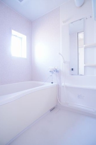 バス・シャワールーム　沸かし直しができて経済的な追焚給湯機能付き♪