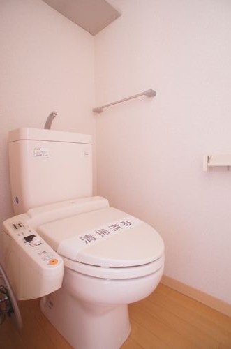 トイレ　温水洗浄暖房便座♪冬場の便座もポカポカです♪