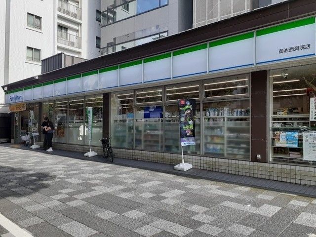 コンビニ　ファミリーマート御池西洞院（コンビニ）まで300m