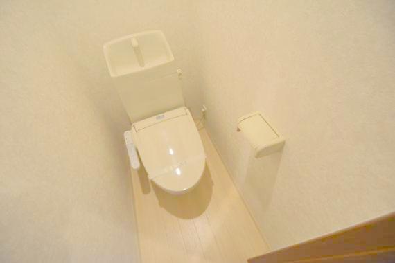 トイレ　綺麗なトイレにはウォシュレット標準装備です。